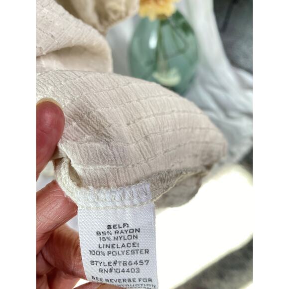 Mine Top Boho Peasant with Ruffle Neckline Embroidered Inset Sleeves Size Medium - Picture 7 of 7